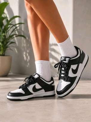 Sport shoes image 5