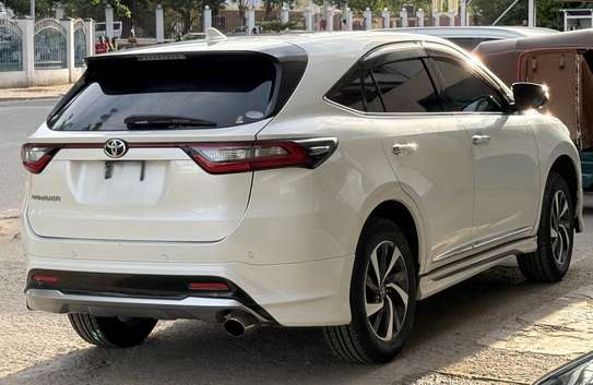 Toyota harrier 2018 model with sunroof on sale in mombasa image 9