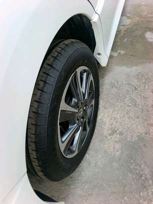 Toyota Noah wxb image 10