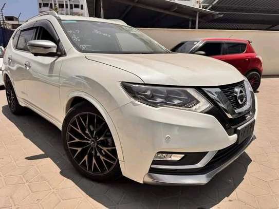 Nissan X-Trail Autech Premium grade white sunroof image 10
