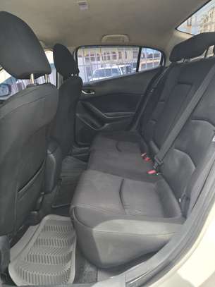 Mazda Axela image 6