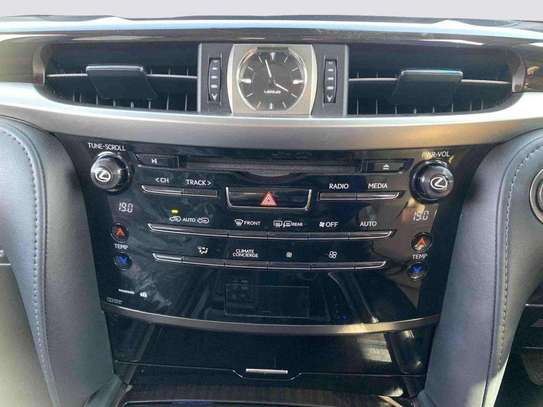 Toyota voxy 2018 on offer selling in Mombasa image 6