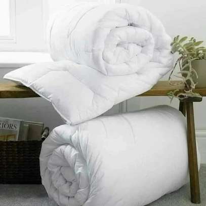 4 in 1 White Duvet Set Size 6 X 6. Free Delivery image 2