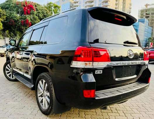 Toyota Land cruiser ZX V8 black color 2018 model image 6