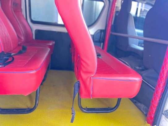 TOYOTA HIACE 7L 2015MODEL AUTO DIESEL image 12