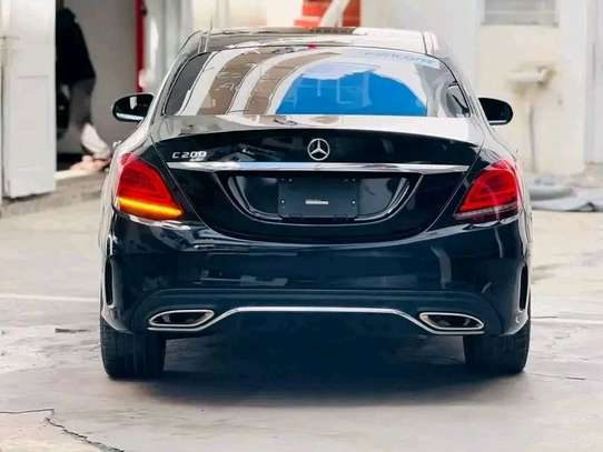 Mercedes Benz C200 image 5