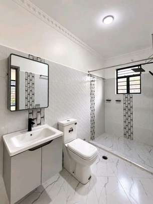 🔥 Executive built 3 bedroom All Ensuite Bungalow for sale 🏡 image 4