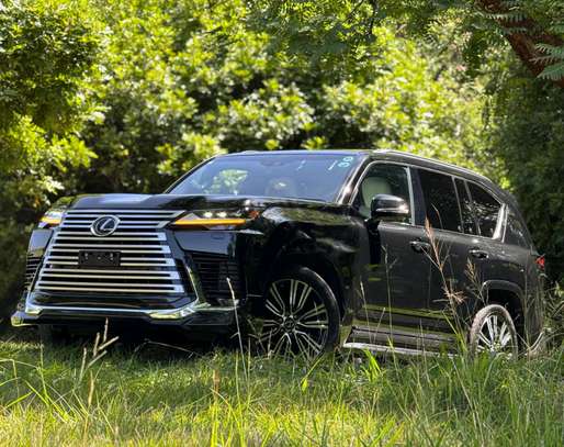 2023 Lexus LX600 image 3