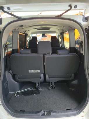 Toyota Noah  pearl image 6