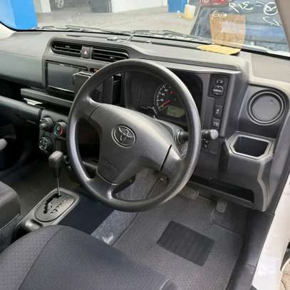 Toyota succeed silver image 6