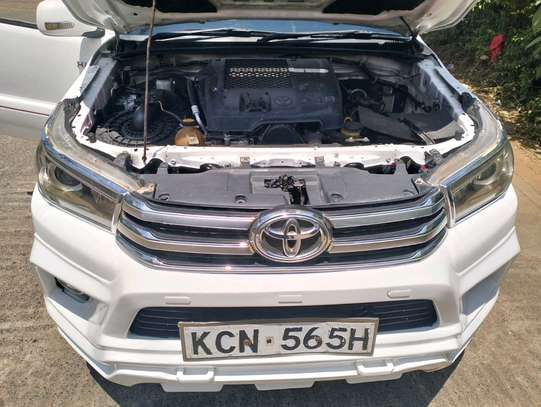 TOYOTA HILUX DOUBLE CAB AUTOMATIC 2010 MODEL image 7