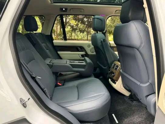 2019 Range Rover Vogue image 9