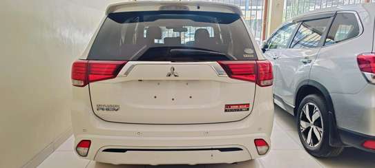 Mitsubishi Outlander SUV White Spacious Reliable image 10