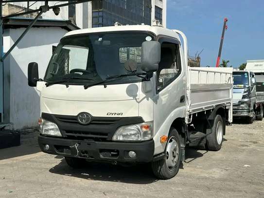 Toyota Dyna image 2