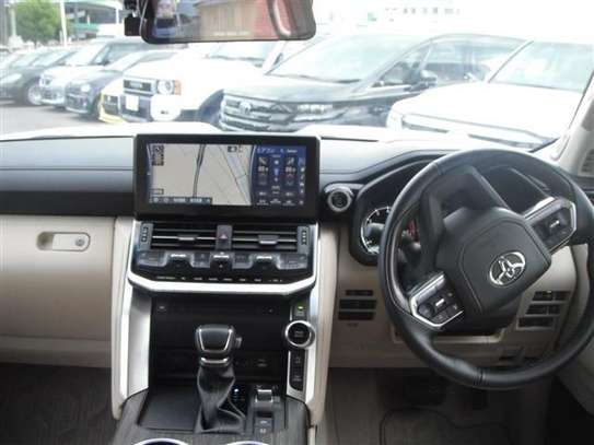 2022 TOYOTA LANDCRUISER image 9