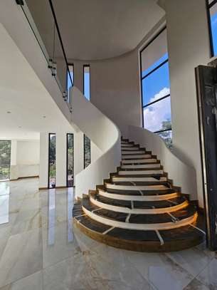 5 Bed House with En Suite in Nyari image 5