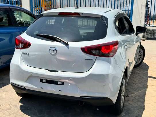Mazda 2 Silver Hatchback Compact Efficient City Car image 9
