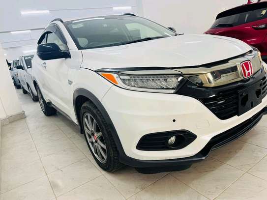 Toyota vezel white image 4