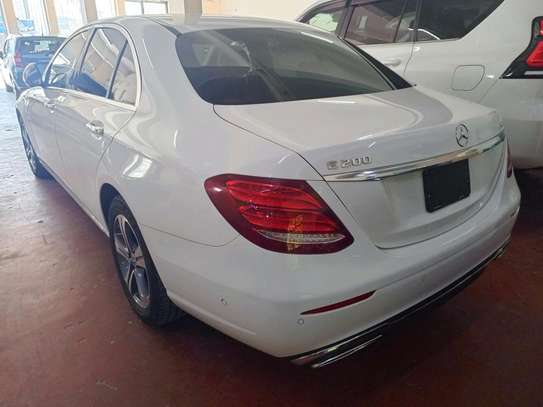 Mercedes Benz e200, 2018 model image 12