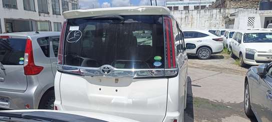 Toyota Noah WxB White Non hybrid 2018 image 9