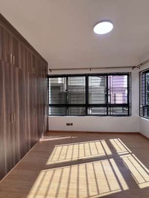 Luxury 8-Room, 5BR En-Suite Townhouse, Lavington image 5