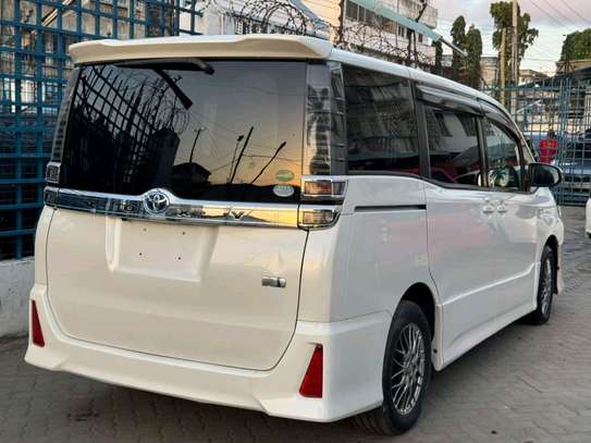 Toyota Voxy Hybrid white 2019 image 8