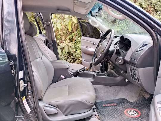 TOYOTA HILUX DOUBLE CAB AUTOMATIC 2011 MODEL image 8