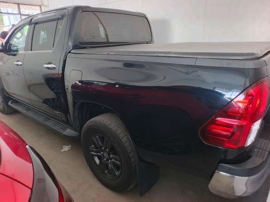 Toyota Hilux double cabin image 7