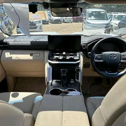 LC300 Land cruiser ZX Diesel 2023 image 5