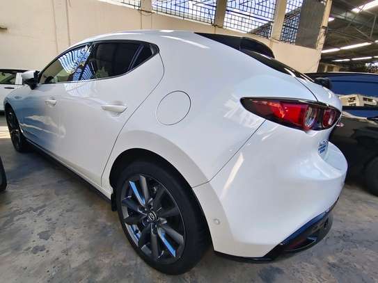 MAZDA 3,2019,1800CC,(WE ACCEPT HIRE PURCHASE) image 4