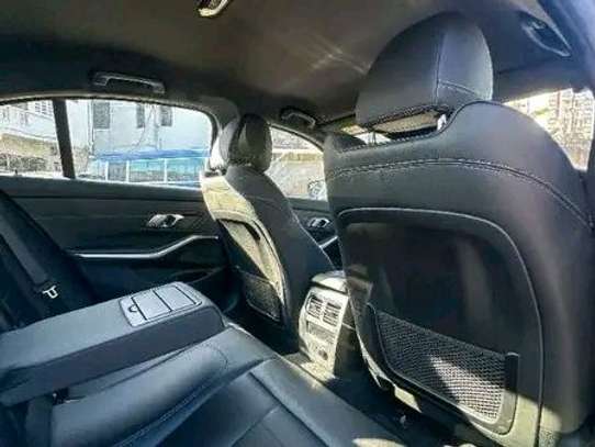 Bmw 320i image 4