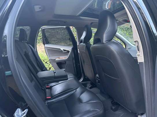 Volvo Xc60 black color 2017 model image 3