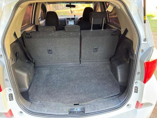 Toyota Ractis 2012 image 2