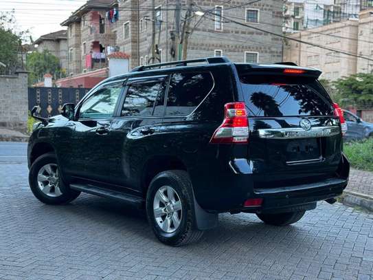 Toyota Landcruiser TX black color interior black 2018. image 6