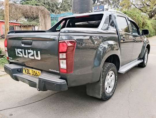 Isuzu Pickup Truck Black Durable Reliable image 3