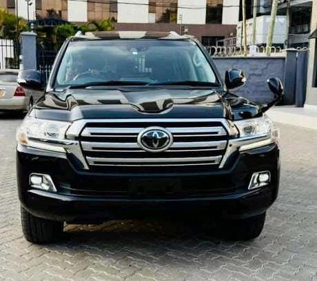 Toyota Land cruiser ZX V8 black color 2018 model image 10