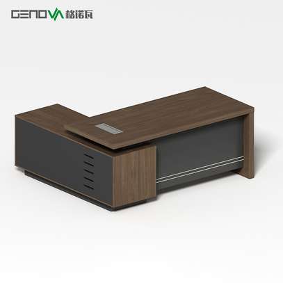Office Desk: Stylish Modern 1.6m Executive Desk image 4