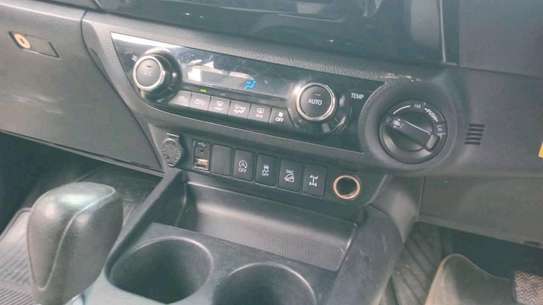 TOYOTA HILUX DOUBLE CAB AUTOMATIC REVO  2016 MODEL image 7