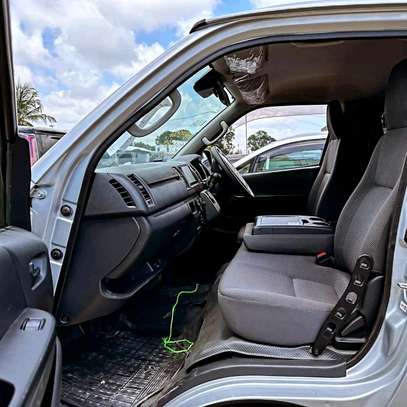 Toyota Hiace 2018 Diesel 2wd image 4