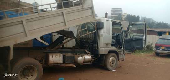 Foreign and locally used good condition, accidents free image 8