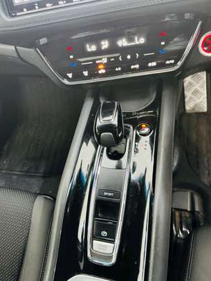 Toyota vezel white image 9