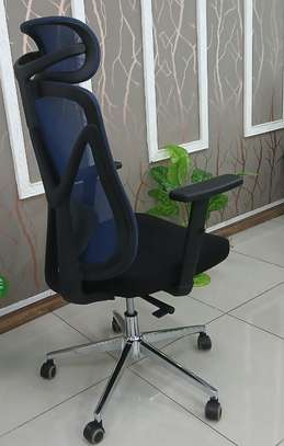Office Chair; Subtle Puffy Detailing Office Chair image 3