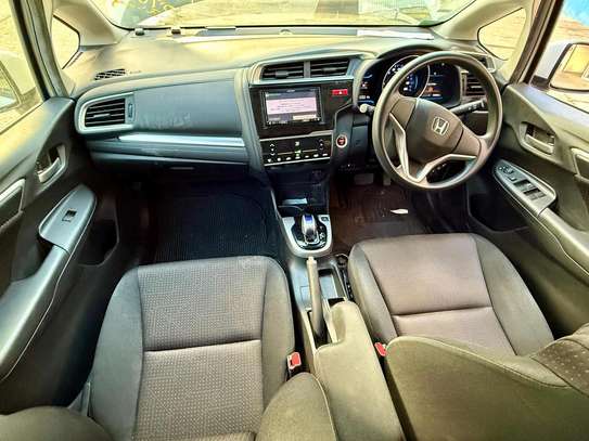 Honda fit hybrid image 2