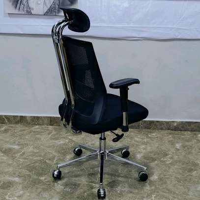 Highback mesh office chair image 3