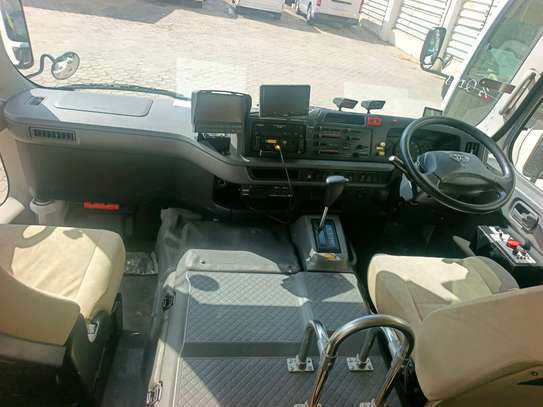 Toyota coaster 2019 image 13