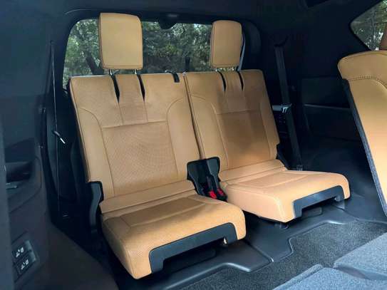 2022 Lexus LX600 image 3