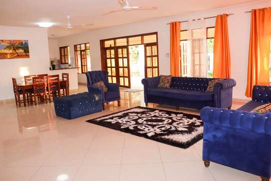 BEACH VILLA FOR SALE IN DIANI image 7