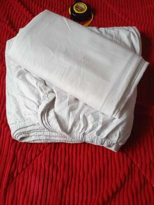 (White bedsheets)Quality,  mtumba bedsheets image 4