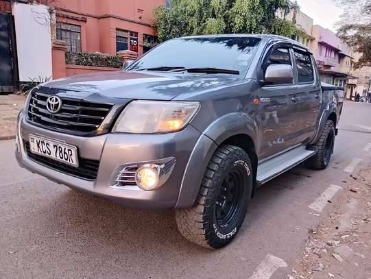 TOYOTA HILUX DOUBLE CAB MANUAL LOCALLY ASSEMBLED image 3