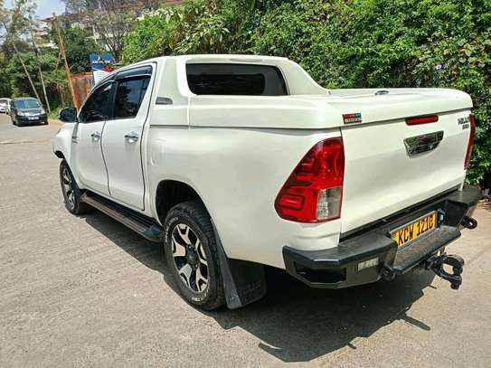 TOYOTA HILUX DOUBLE CAB AUTOMATIC REVO 2016 MODEL image 4